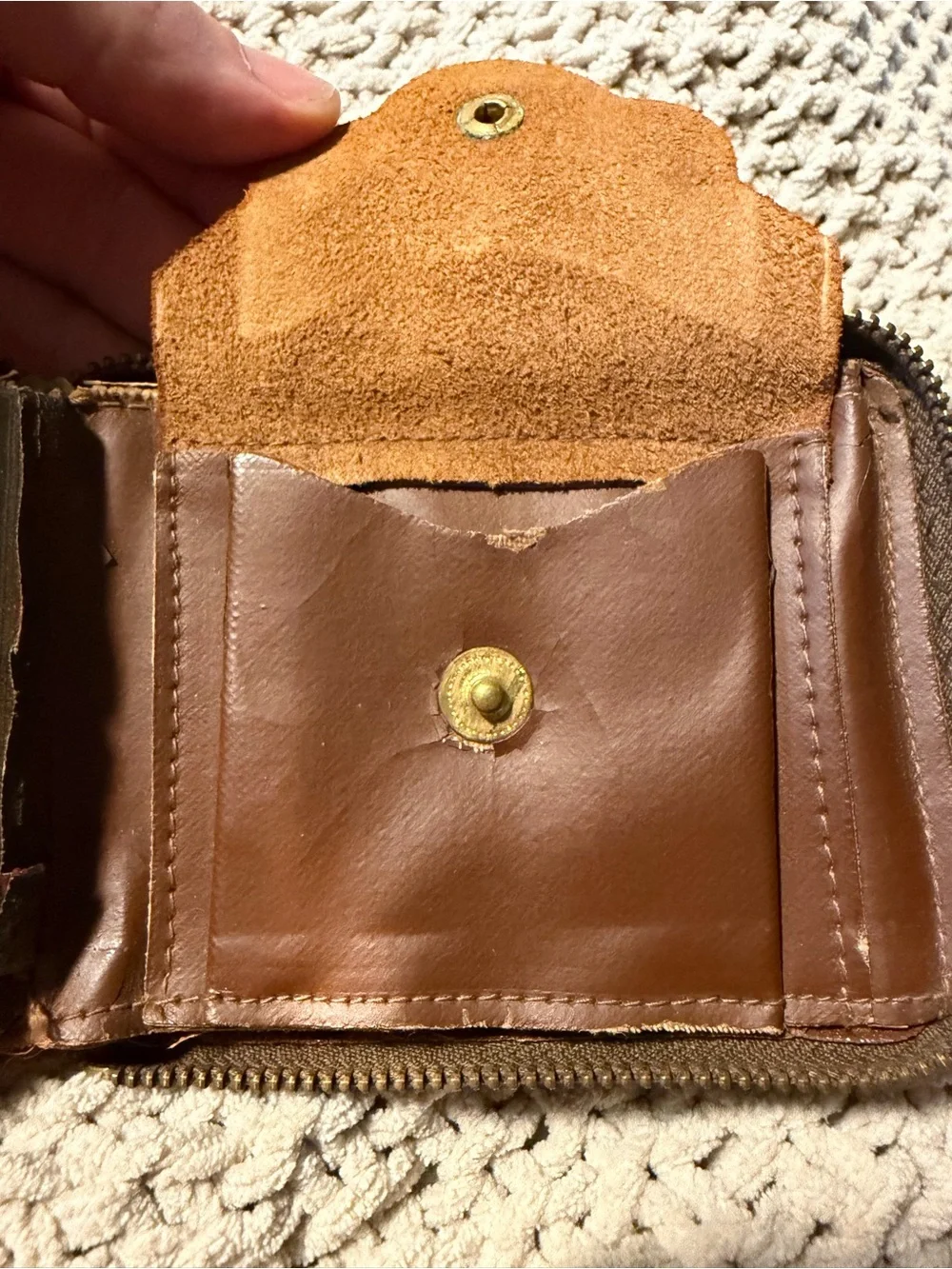 Vintage Leather Bifold Wallet with Horse & Horseshoe Embossing